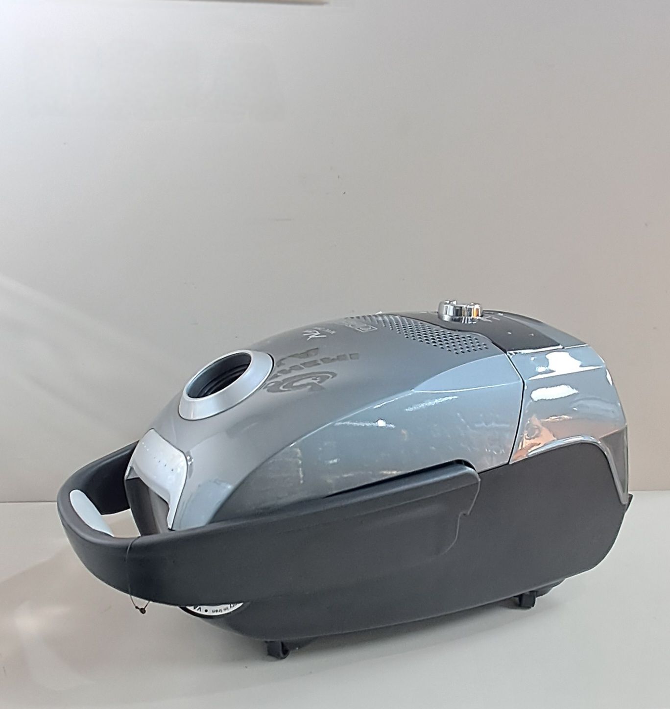 جاروبرقی NIAK مدل MVC 2800 با موتور 2800 وات