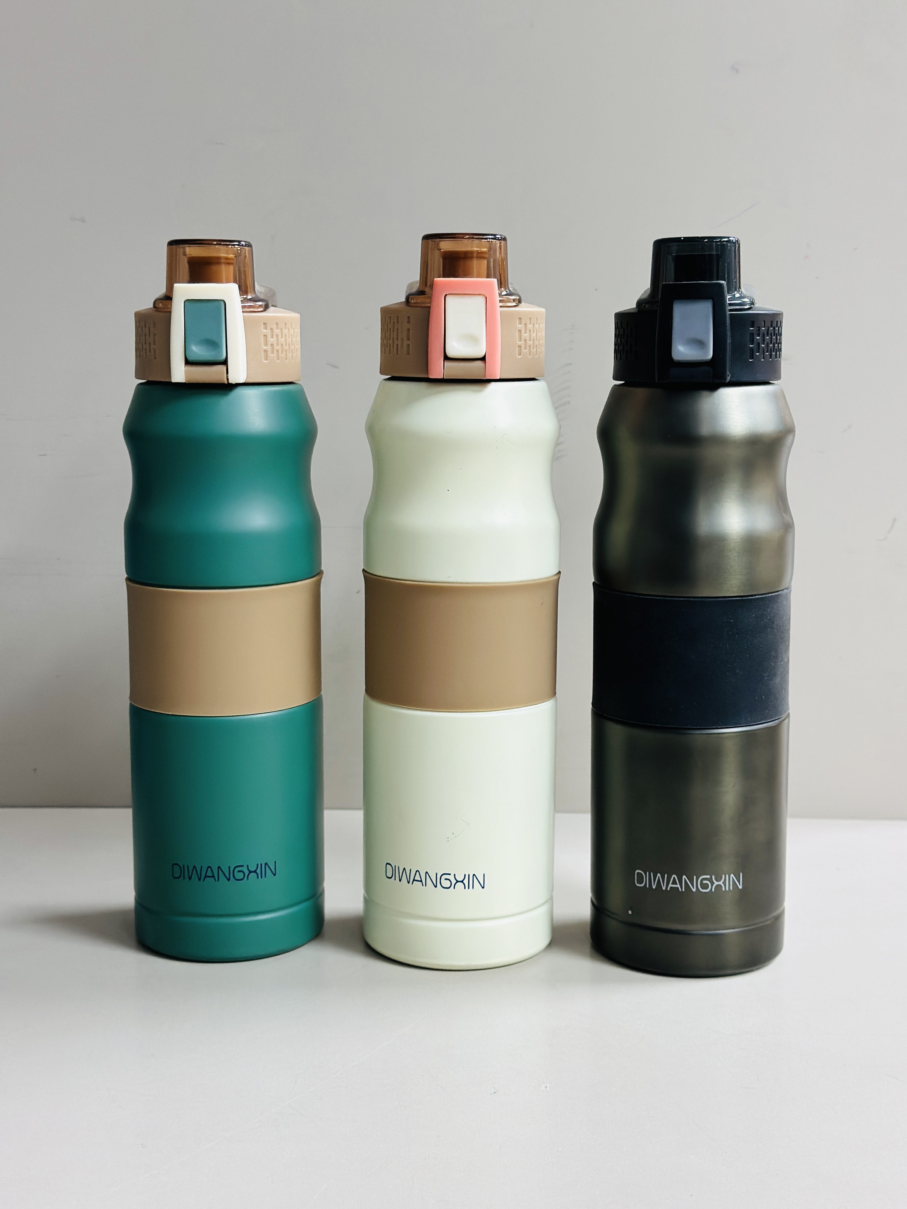بطری آب اسپرت DIWANGXIN با درب قفل‌دار و نی داخلی مدل Sport Flask