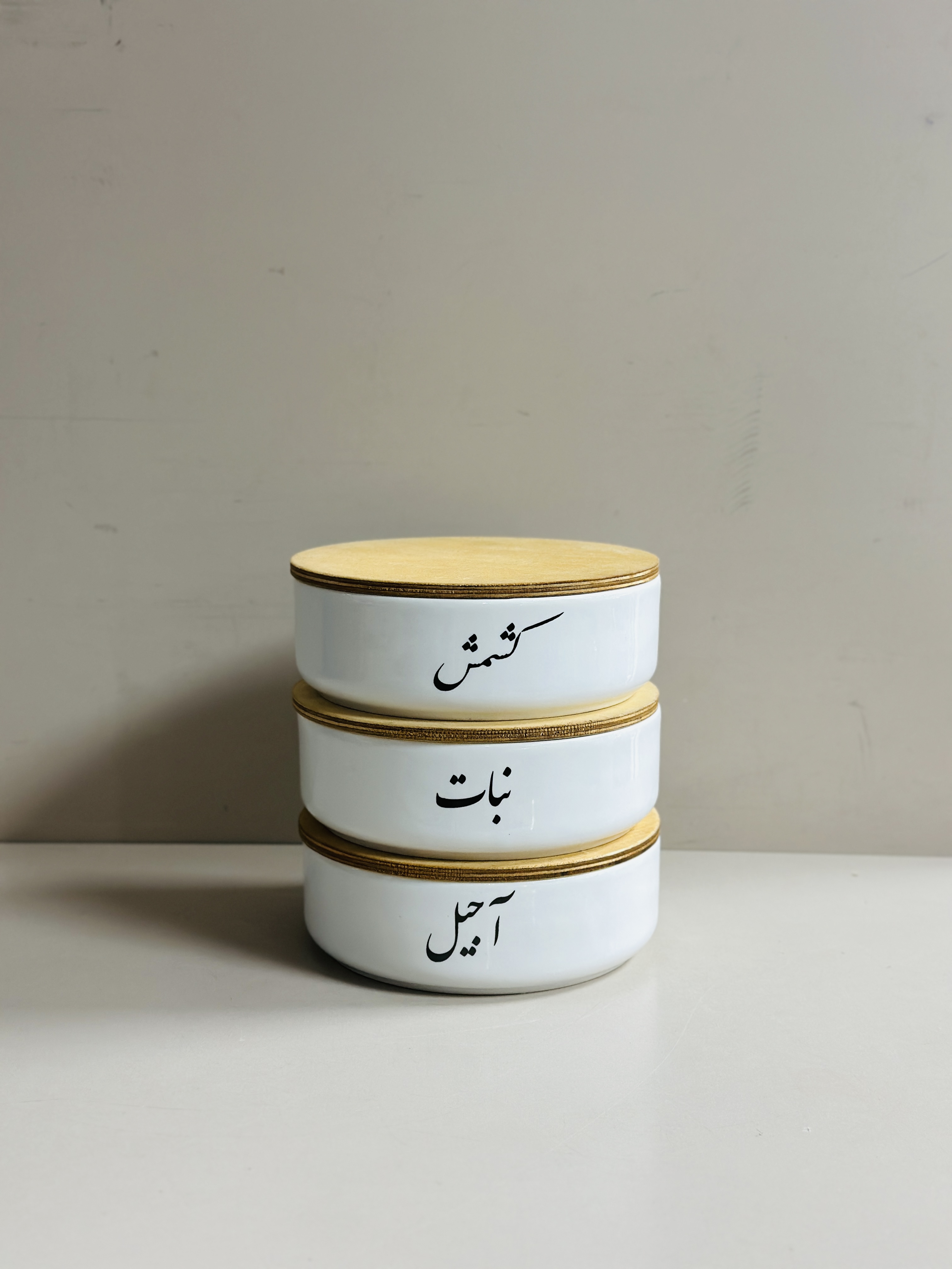 ست سه‌تایی بانکه سرامیکی سفید با درب چوبی