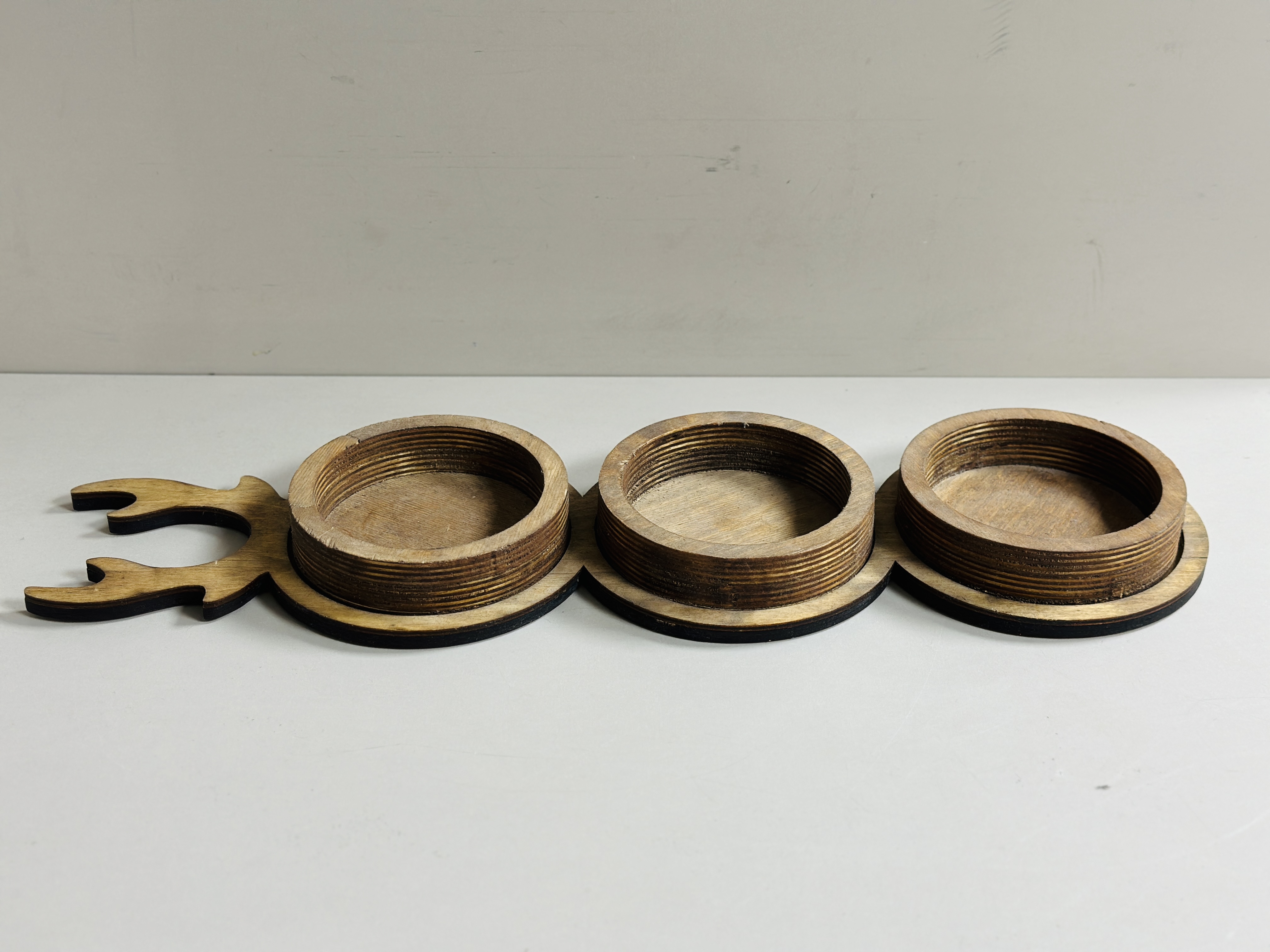 اردو خوری چوبی سه‌خانه مدل سنتی