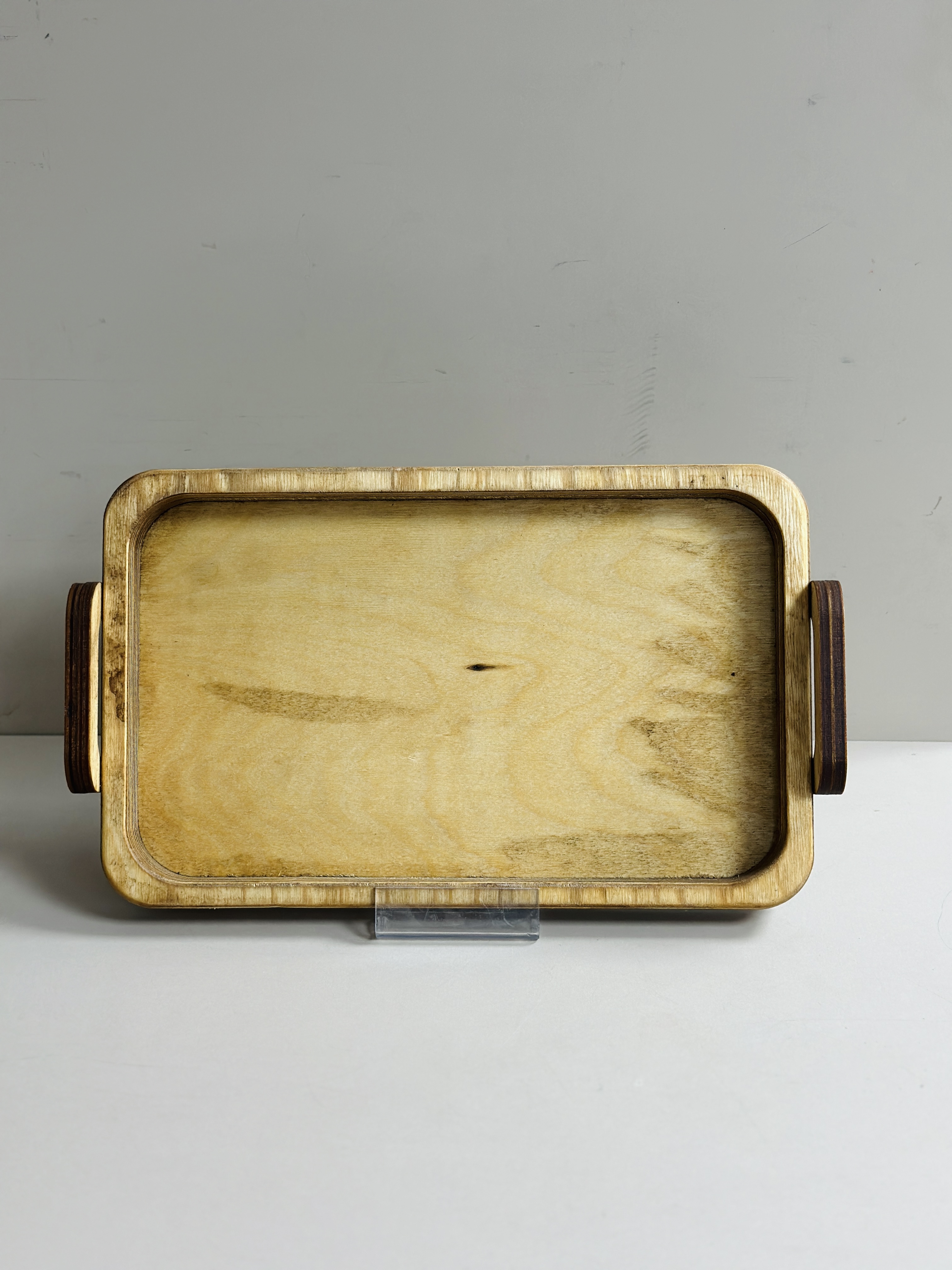 سینی چوبی مستطیلی دسته‌دار مدل کلاسیک دو رنگ