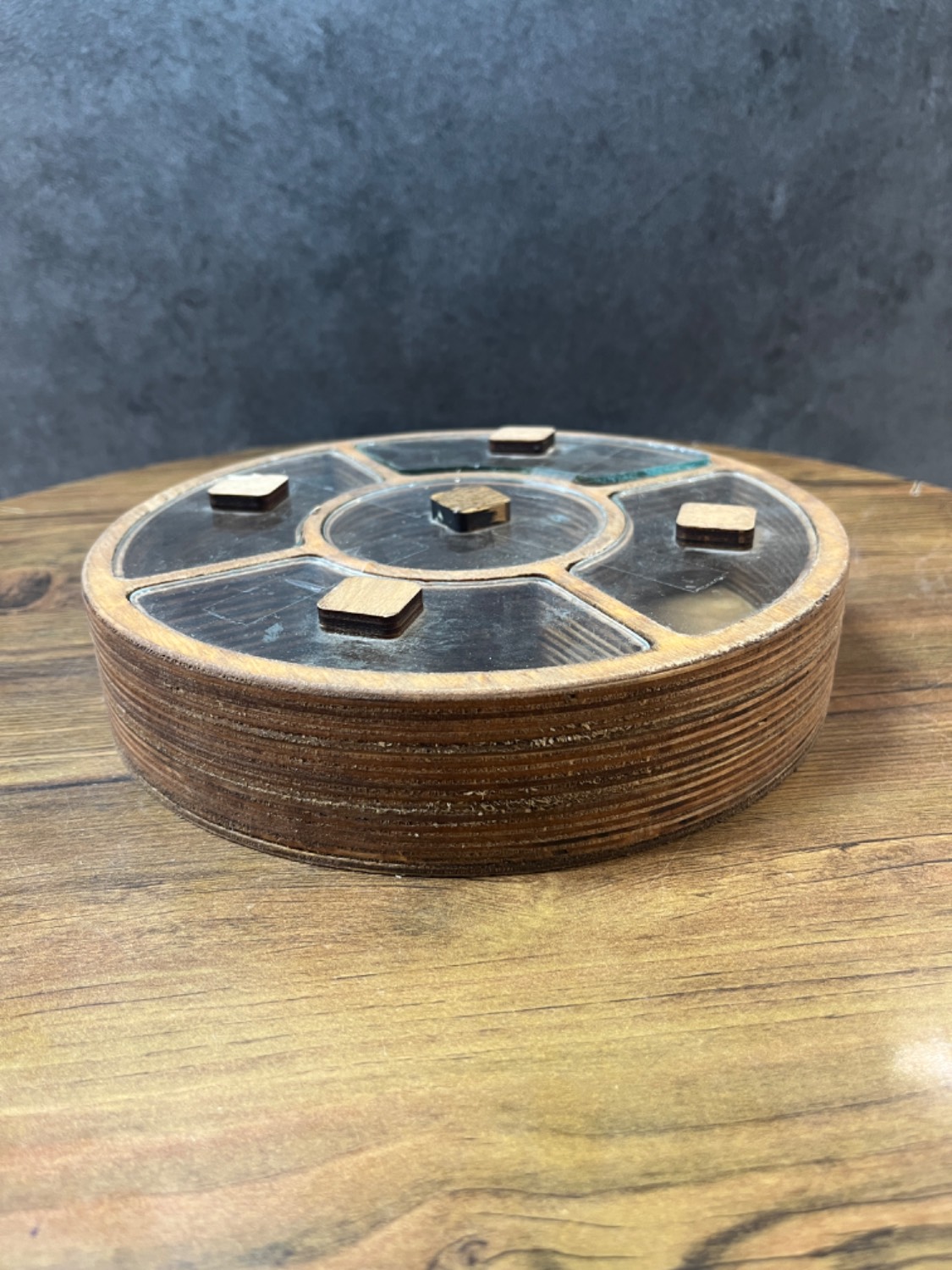 اردوخوری چوبی گود ۴ خانه درب دار کد 332